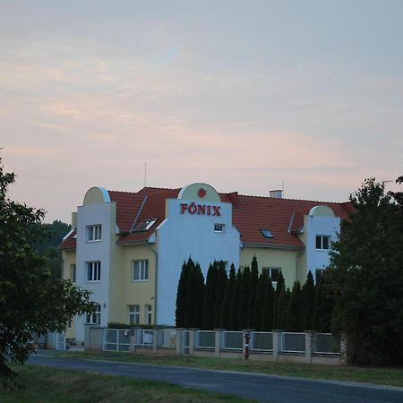 Fonix Hotel Buk Bagian luar foto